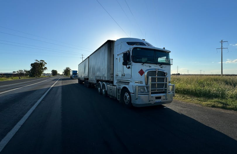 手把手教你約美國卡車：LTL和FTL到底怎么選？