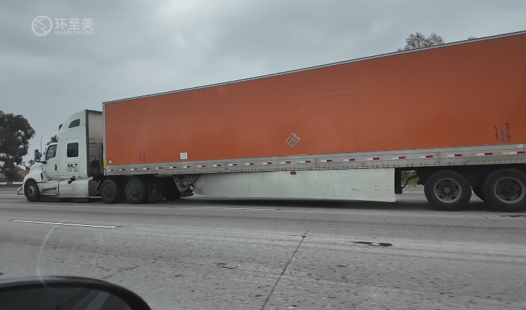 大型家具美國卡車派送：沙發、床墊的宅配送裝注意事項